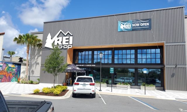 REI